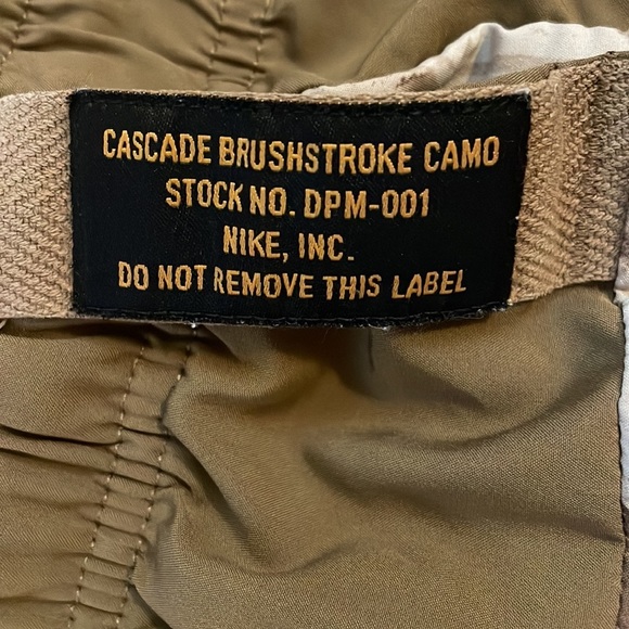 Nike brushstroke camo tan and brown shorts size large - Picture 3 of 5